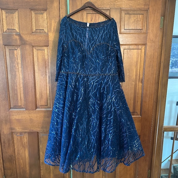 NEW Mac Duggal Embellished Navy 1/2 Sleeve Dress size 20 - Picture 4 of 15